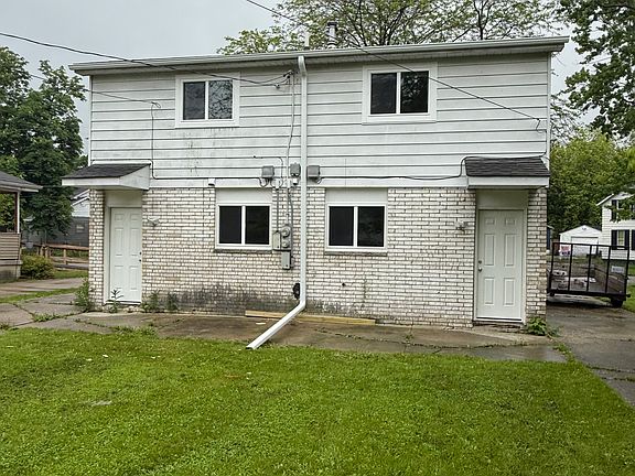 2nd image of 1010 Division St