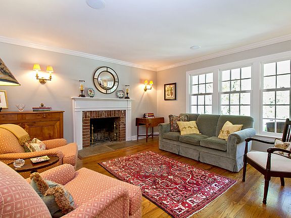 4th image of 9 Hillandale Dr