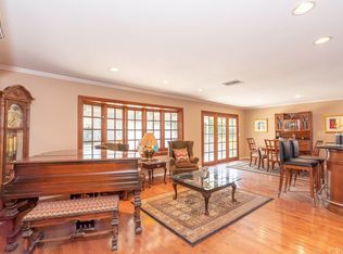 14213 Wyandotte St, Van Nuys, CA 91405