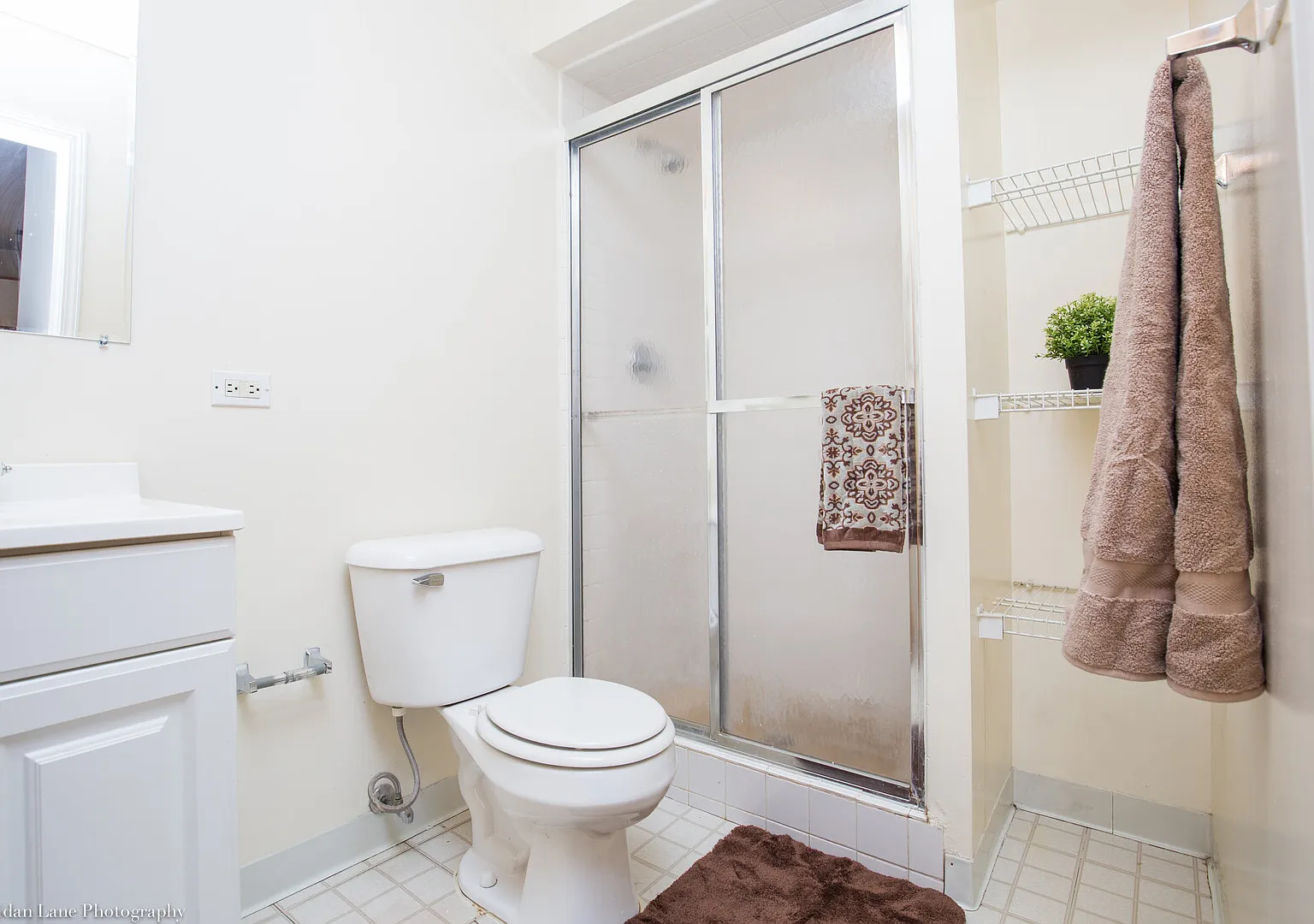 3 bed, 2.0 bath, $3,675 — Photo 2