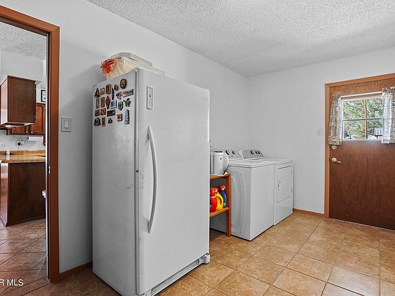4th image of 280 Leisure Ln