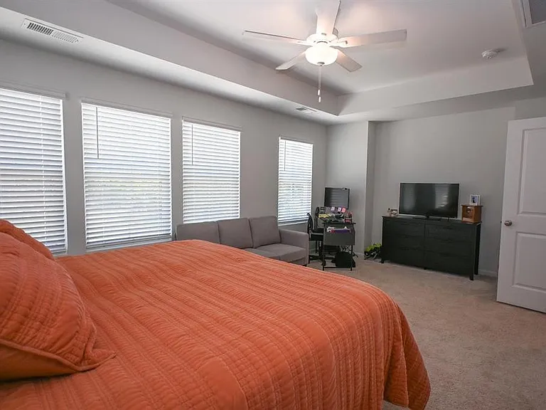 552 Kingfisher Ct — Photo 16