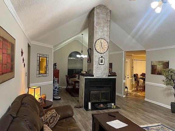 4th image of 79 Shelley Renee Ln