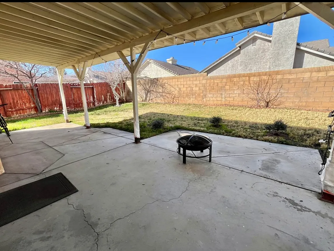 3 bed, 1500 sqft, $900 — Photo 2