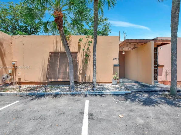 6703 Kingsmoor Way, Miami Lakes, FL 33014