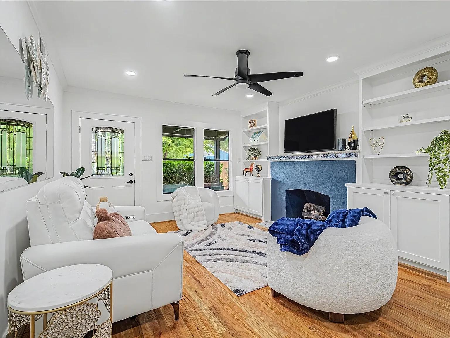 3 bed, 3.0 bath, 1880 sqft, $3,500 — Photo 4