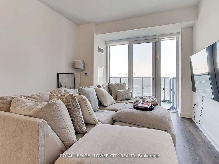 95 Oneida Cres #2305 — Photo 5