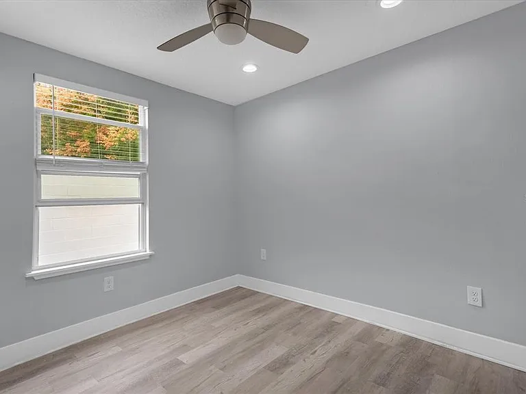 4521 Edgewater Dr #4 — Photo 12