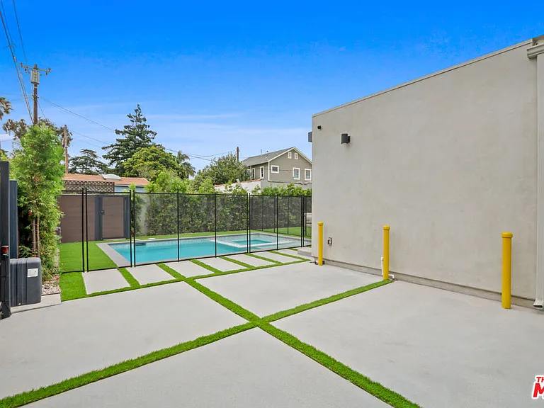 2225 Walnut Ave — Photo 18