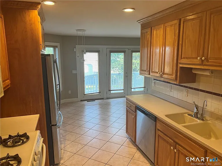 6 Kingsley Dr — Photo 15
