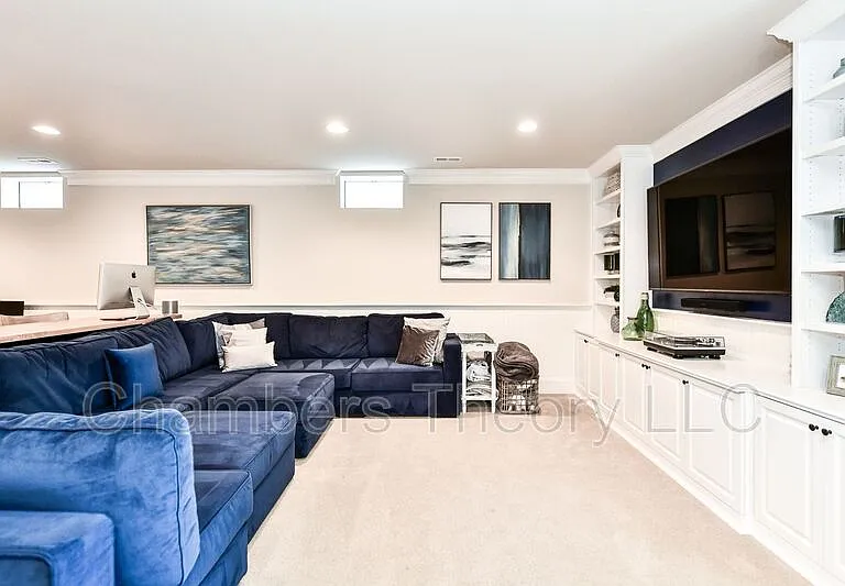 2453 N Jefferson St — Photo 40
