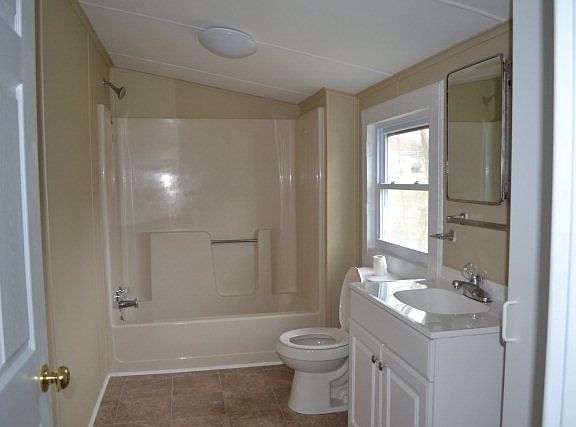 5th image of 233 Eastwood Dr