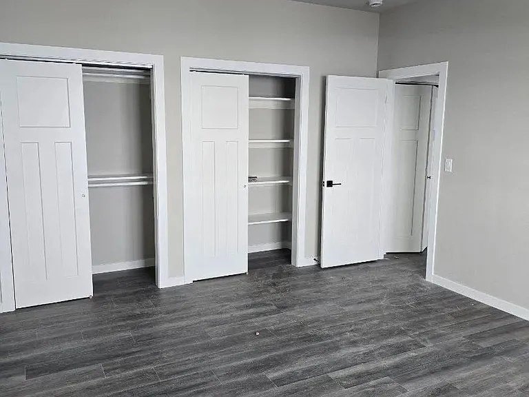 Welcome to Paradise Valley Townhomes, where spacious living meets modern design. This inviting home features ample closet space and stylish hardwood floors. Don't miss the opportunity to elevate your lifestyleschedule a tour today!