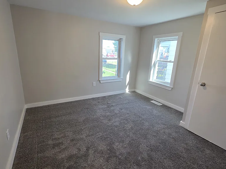 416 Pleasant St — Photo 10