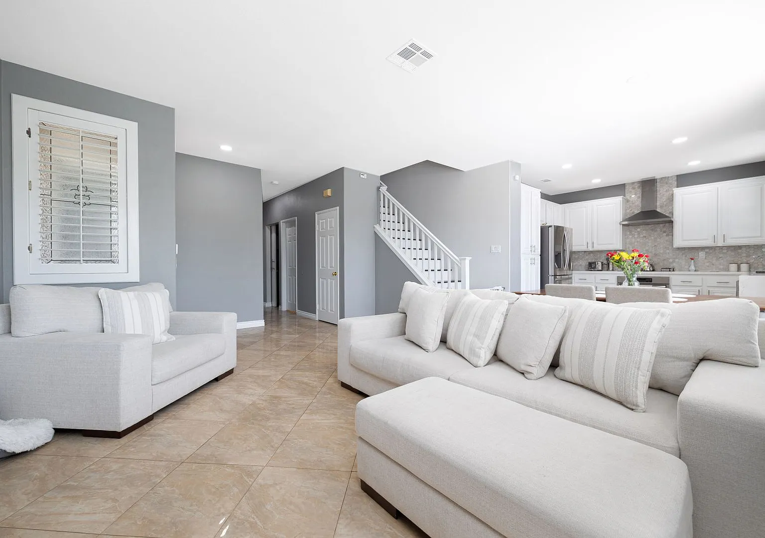 Live Big in Eastlake! This is the ONE. — Photo 2