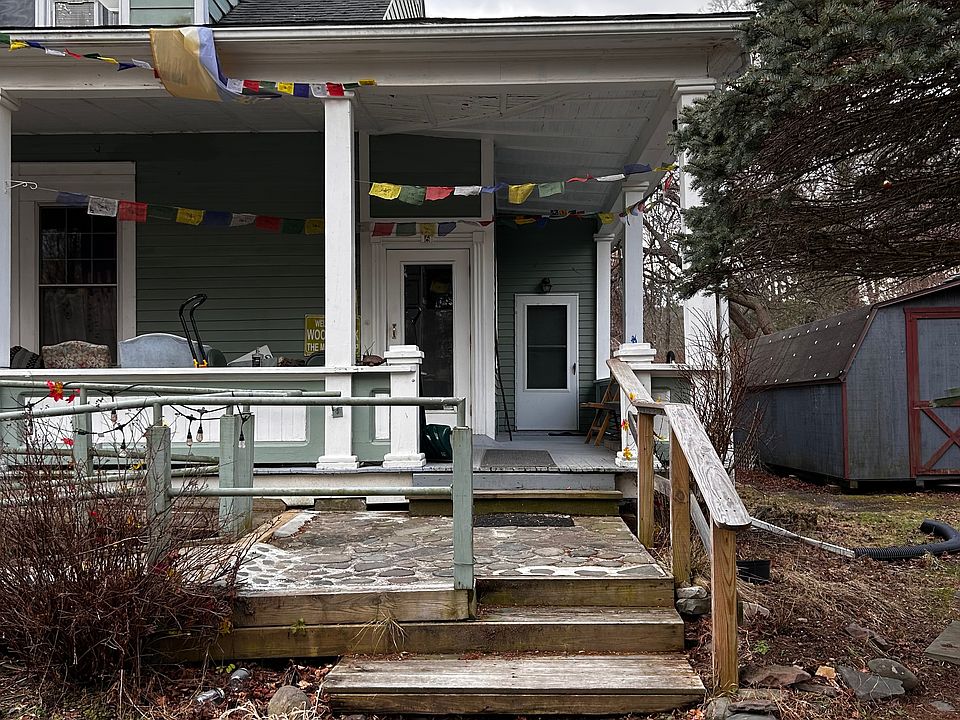 The porch showing north entry door to apartment at right