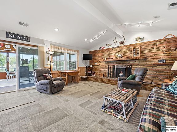 4th image of 2036 Platteview Dr