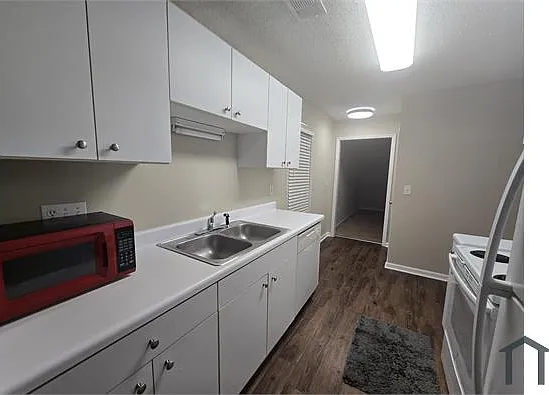 1079 Walnut St #C — Photo 13