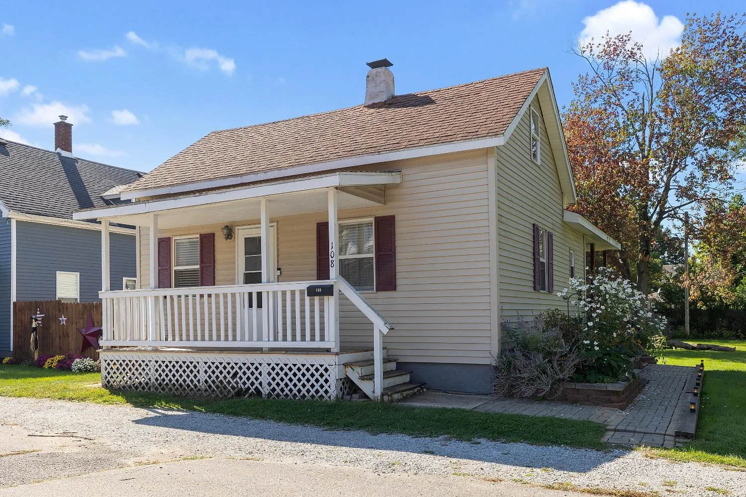 108 Sutherland St photo 1