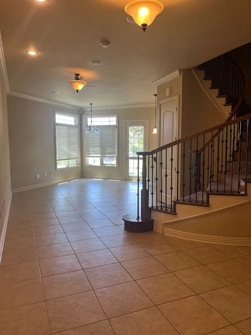 Great Condo close to Promenade!! — Photo 4