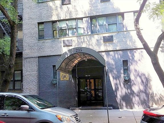 5th image of 235 E 46th St APT 4F
