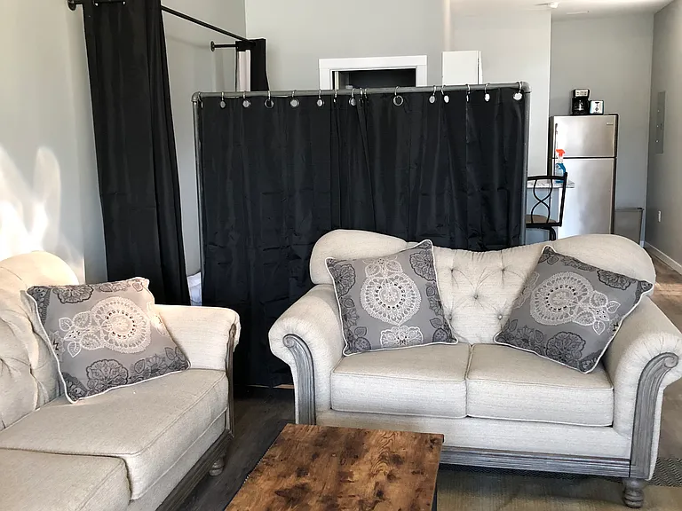 114 E 5th St #B — Photo 3