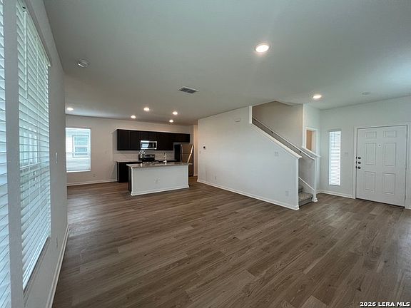 4th image of 501 Jean St