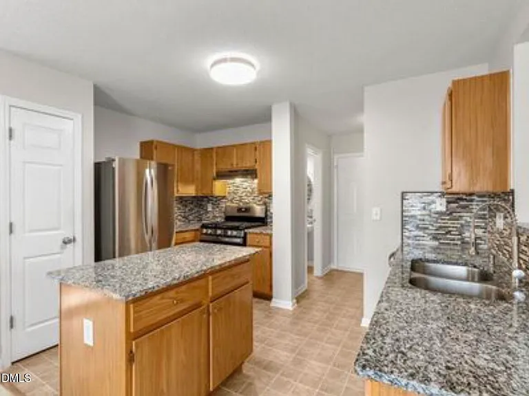 815 Homestead Park Dr — Photo 3