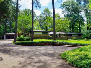 3910 Pinewood Dr, Jackson, MS