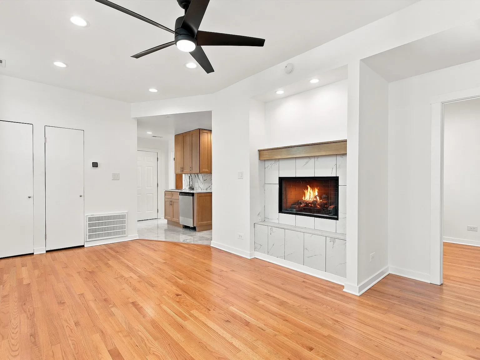 2 bed, 1200 sqft, $2,475 — Photo 3