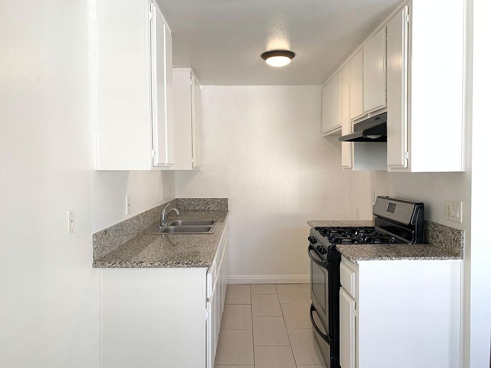 1st image of 1631 W 224th St