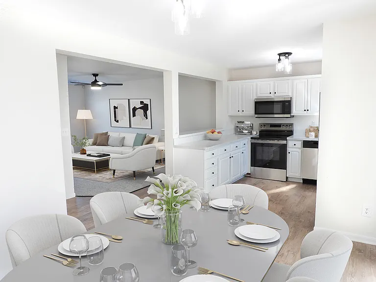 Owens Lake Commons Apartments & Townhomes — Photo 78
