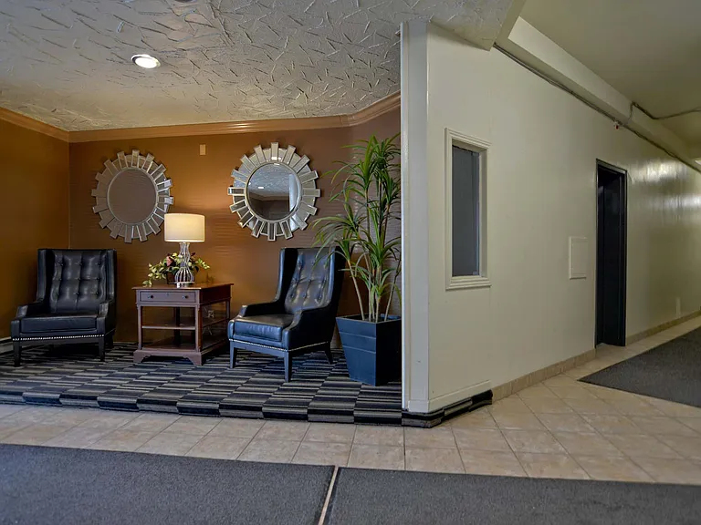 8787 Riverside Dr E — Photo 43
