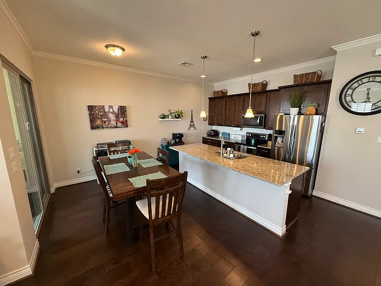 1201 Highknoll Ln — Photo 3