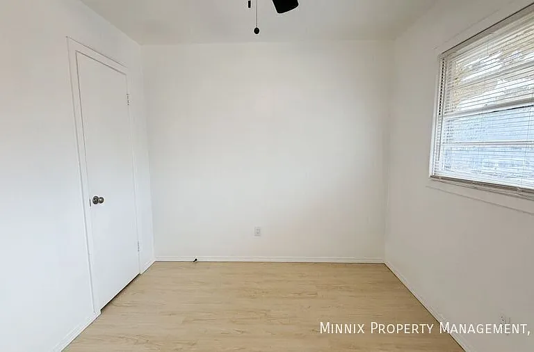 5005 Avenue W #12 — Photo 13