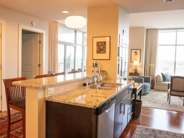 140 W Franklin St Unit 807, Chapel Hill, NC 27516
