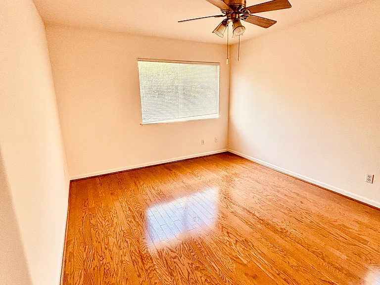 2126 Shenandoah St — Photo 16