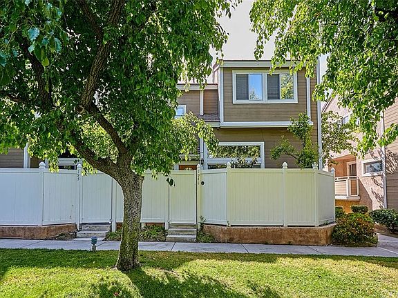 2nd image of 1921 Glenoaks Blvd Unit 194