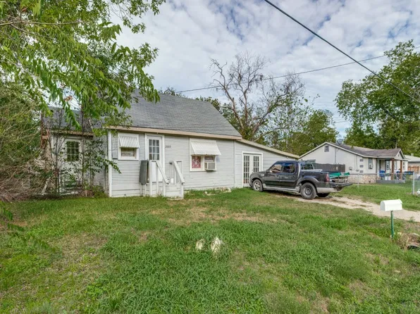 2009 Pecan St, Commerce, TX 75428