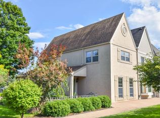 2220 Stonecroft Dr, Grafton, WI 53024