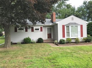 1040 Golfview Dr, Conneaut, OH 44030