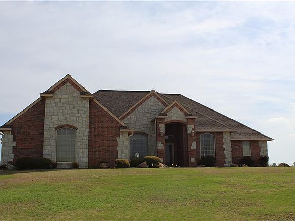 2nd image of 2102 Lindsay Ln