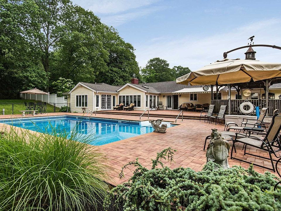 1st image of 2 Whitney Cir