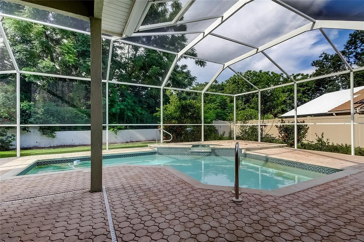 Building Photo - 2379 Azalea Dr