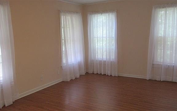 5th image of 410 Hillcrest St