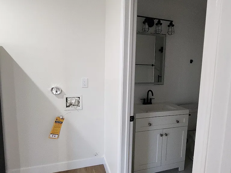 208 E 84th St #1/4 — Photo 7