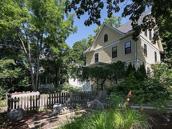 3rd image of 147 Lowell St