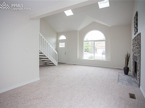 5th image of 8120 Camfield Cir
