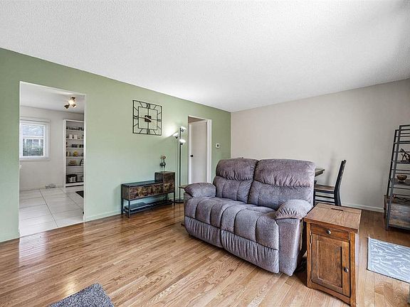 3rd image of 419 Peterson St