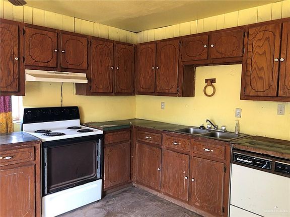 3rd image of 1003 El Jardin Dr